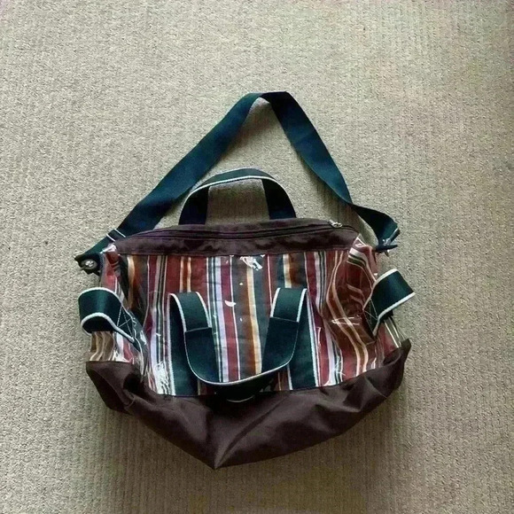 Carry On Travel Duffle Bag, gym bag, large shoulder strap bag for travel - Picture 4 of 16